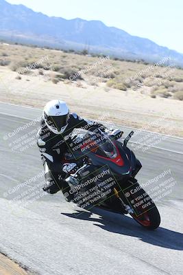 media/Dec-01-2025-Moto Forza (Mon) [[2daa91e15f]]/3-Beginner Group/Session 3 (Turn 16 Inside)/